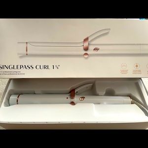 T3 Single Pass 1 1/4 inch curling iron. NIB.